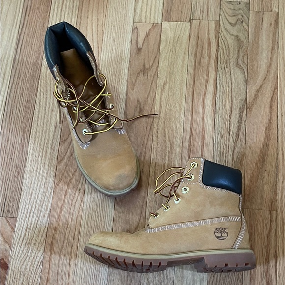 Timberland Boots Mens 8.5 Wheat Nubuck Waterproof Leather Classic Outdoors - Picture 1 of 7